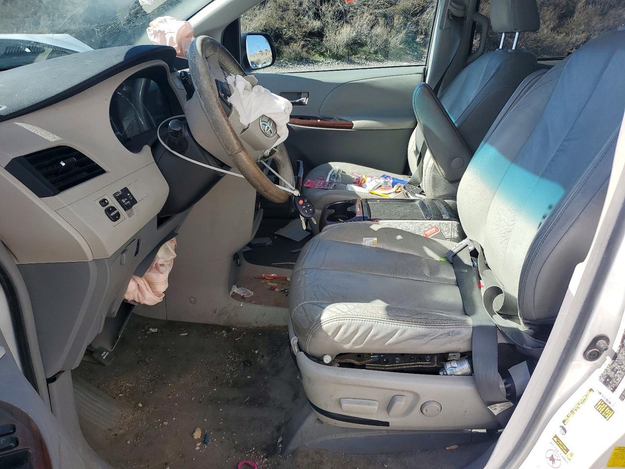 2011 Toyota Sienna Xle 8-Passenger - Image 7