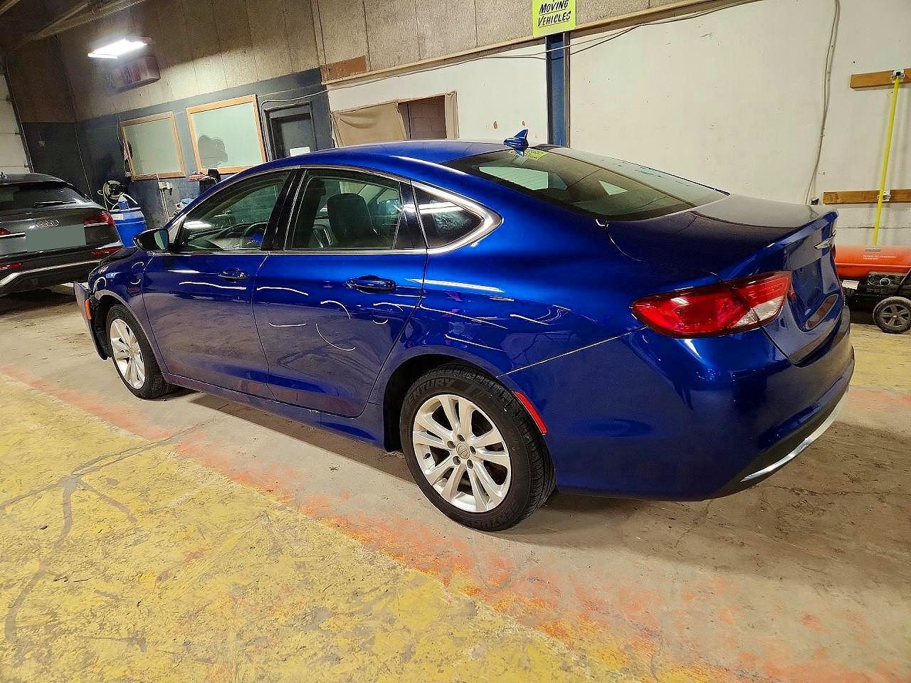 2016 Chrysler 200 Limited - Фото 2