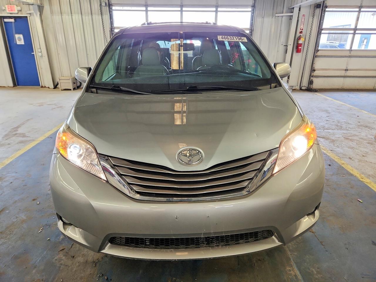 2016 Toyota Sienna Xle Premium 7-Passenger - Фото 5
