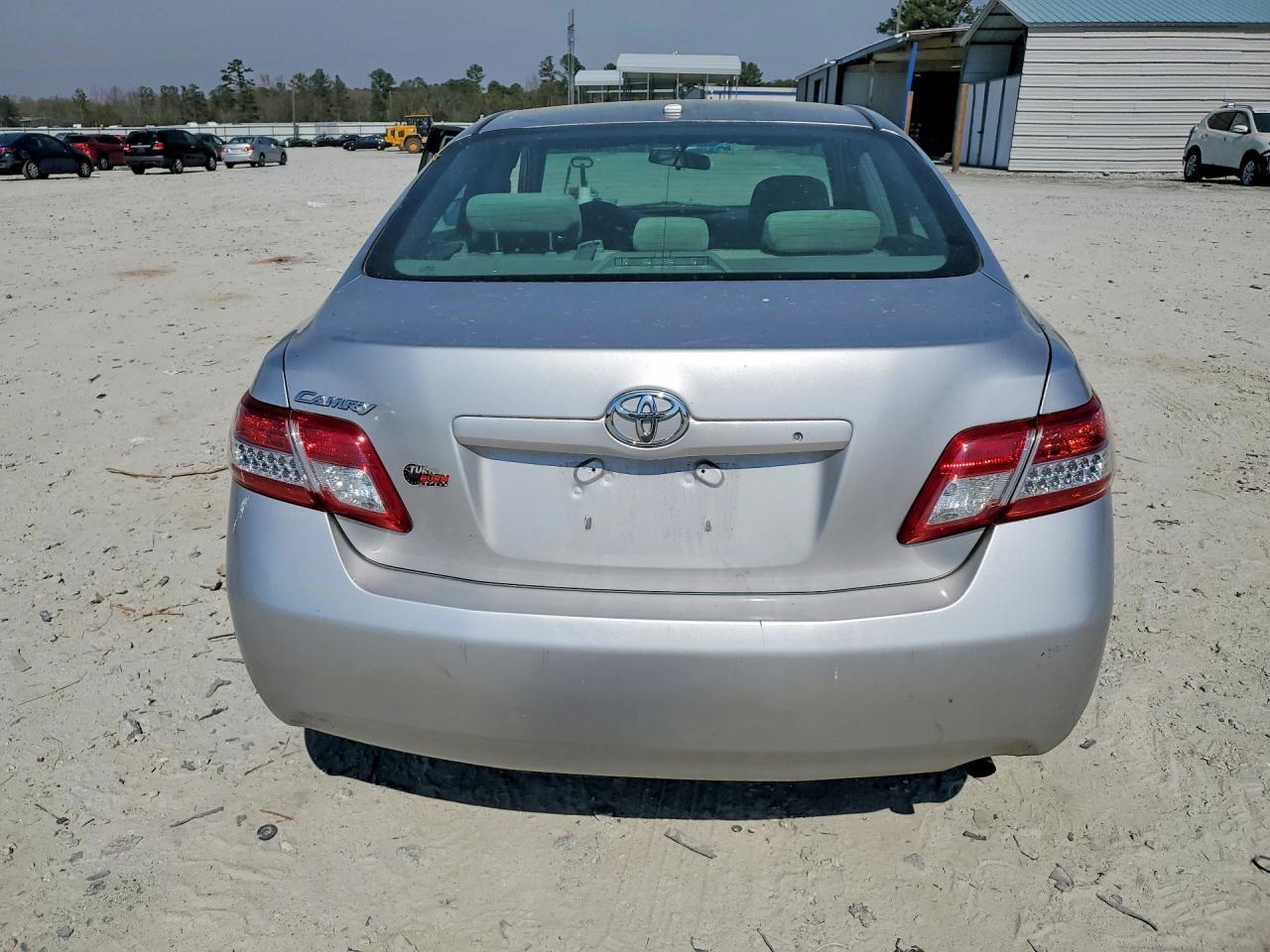 2010 Toyota Camry Base - Фото 6