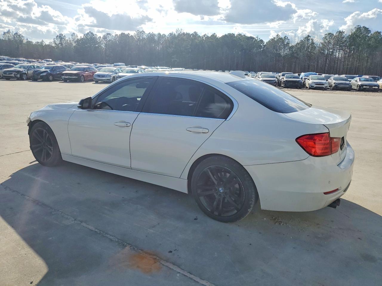 2015 BMW 3 Series 320I xDrive - Фото 2