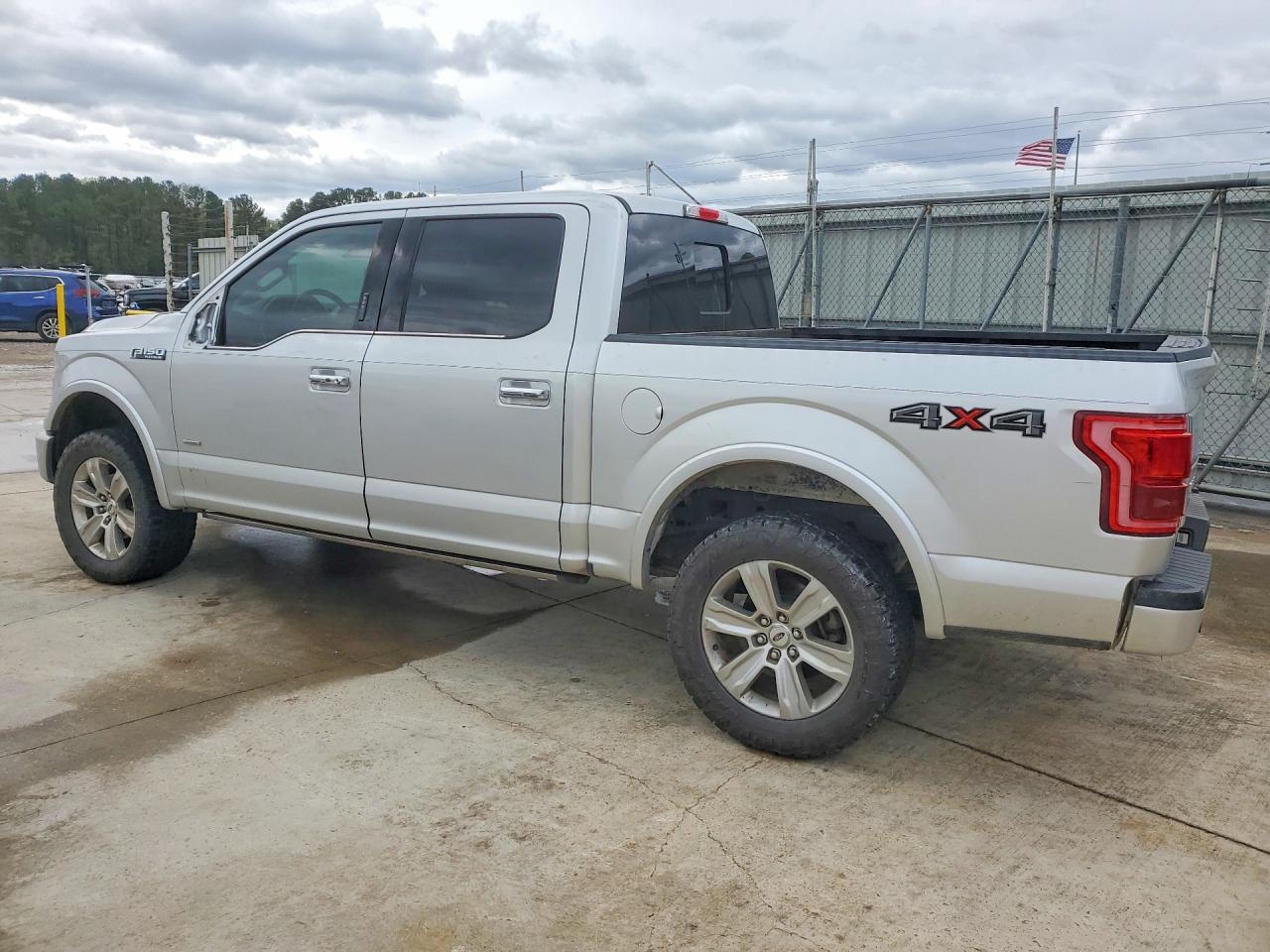 2015 Ford F150 Supercrew - Фото 2