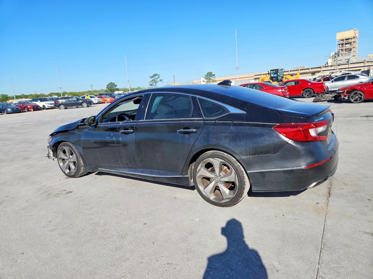 2018 Honda Accord Touring - Image 2