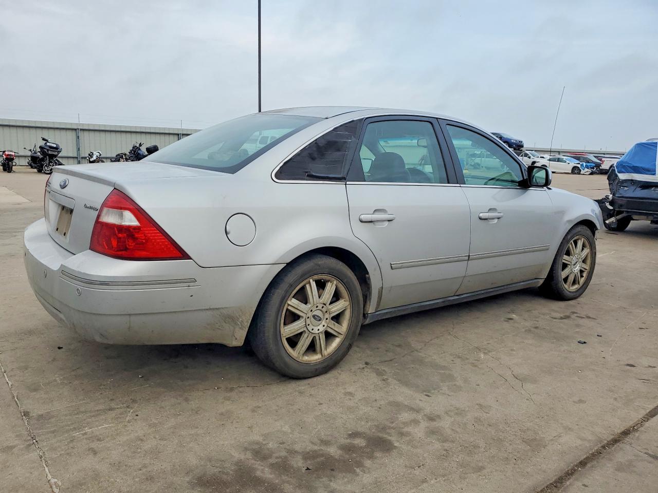 2005 Ford Five Hundred Limited - Image 3