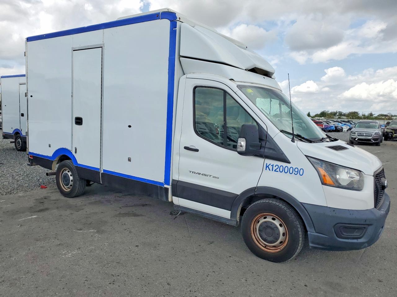 2020 Ford Transit Delivery Truck - Фото 4
