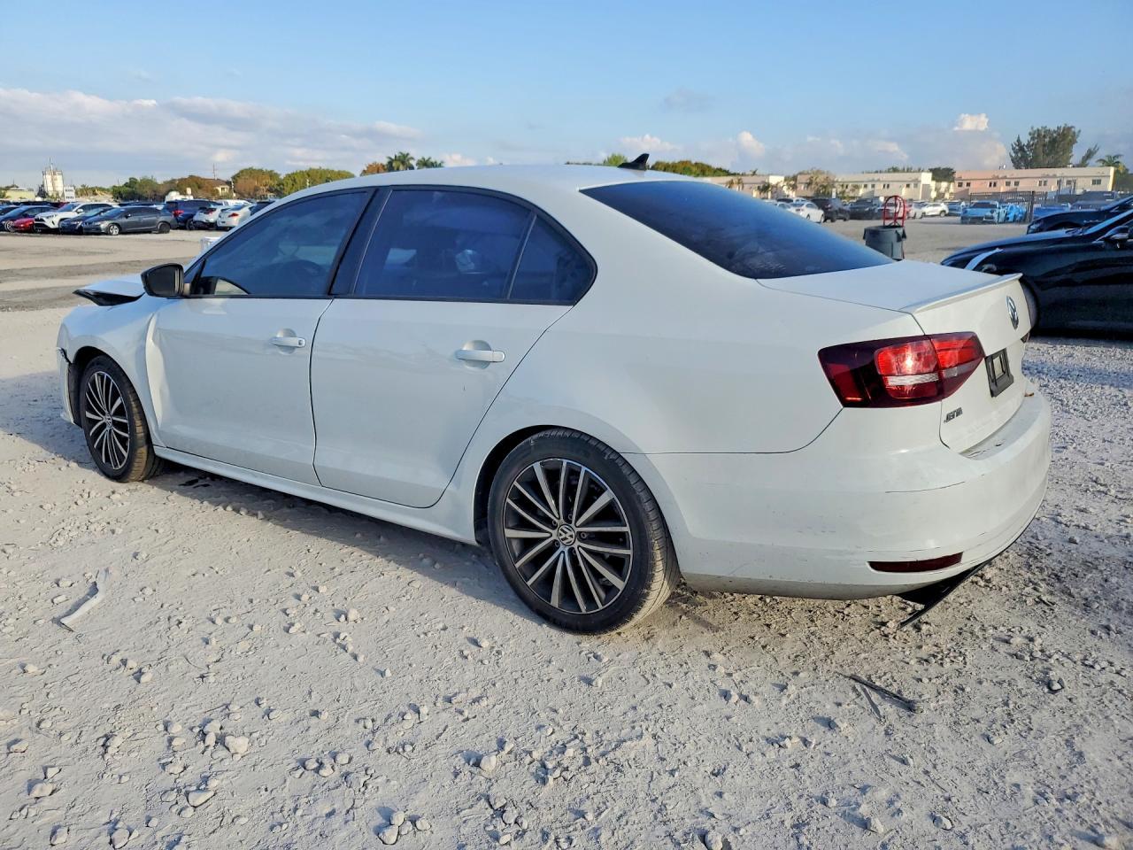 2017 Volkswagen Jetta Sport - Фото 2
