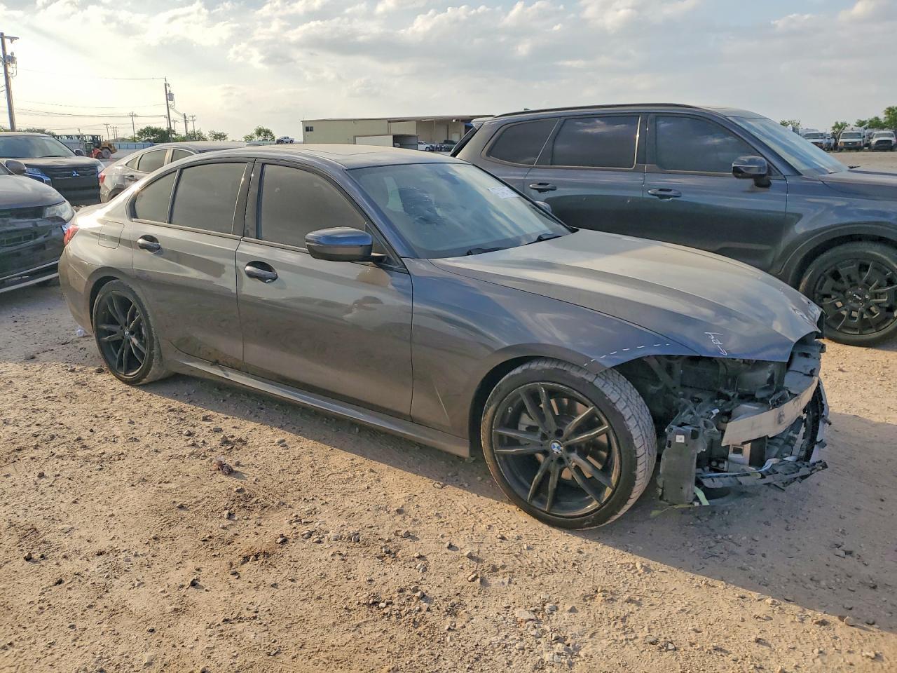 2021 BMW 330I - Фото 4