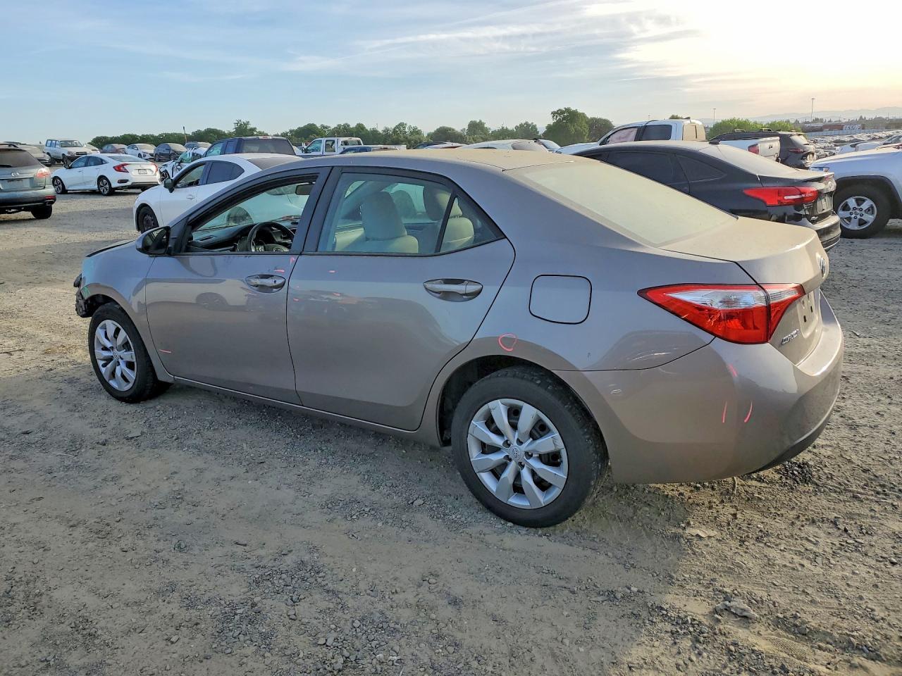 2014 Toyota Corolla Le - Фото 2
