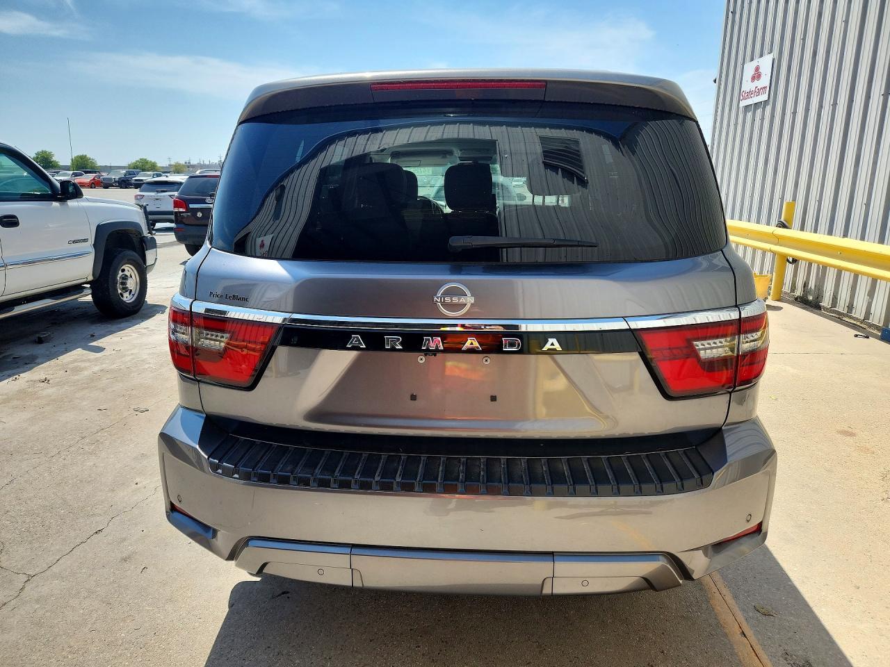 2023 Nissan Armada Sv - Image 6