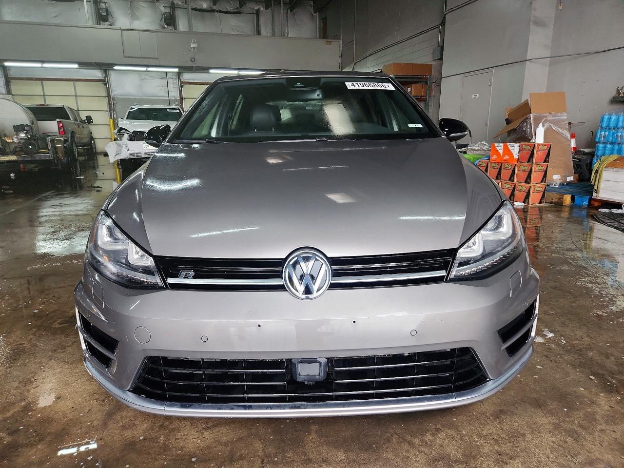 2016 Volkswagen Golf R - Image 5