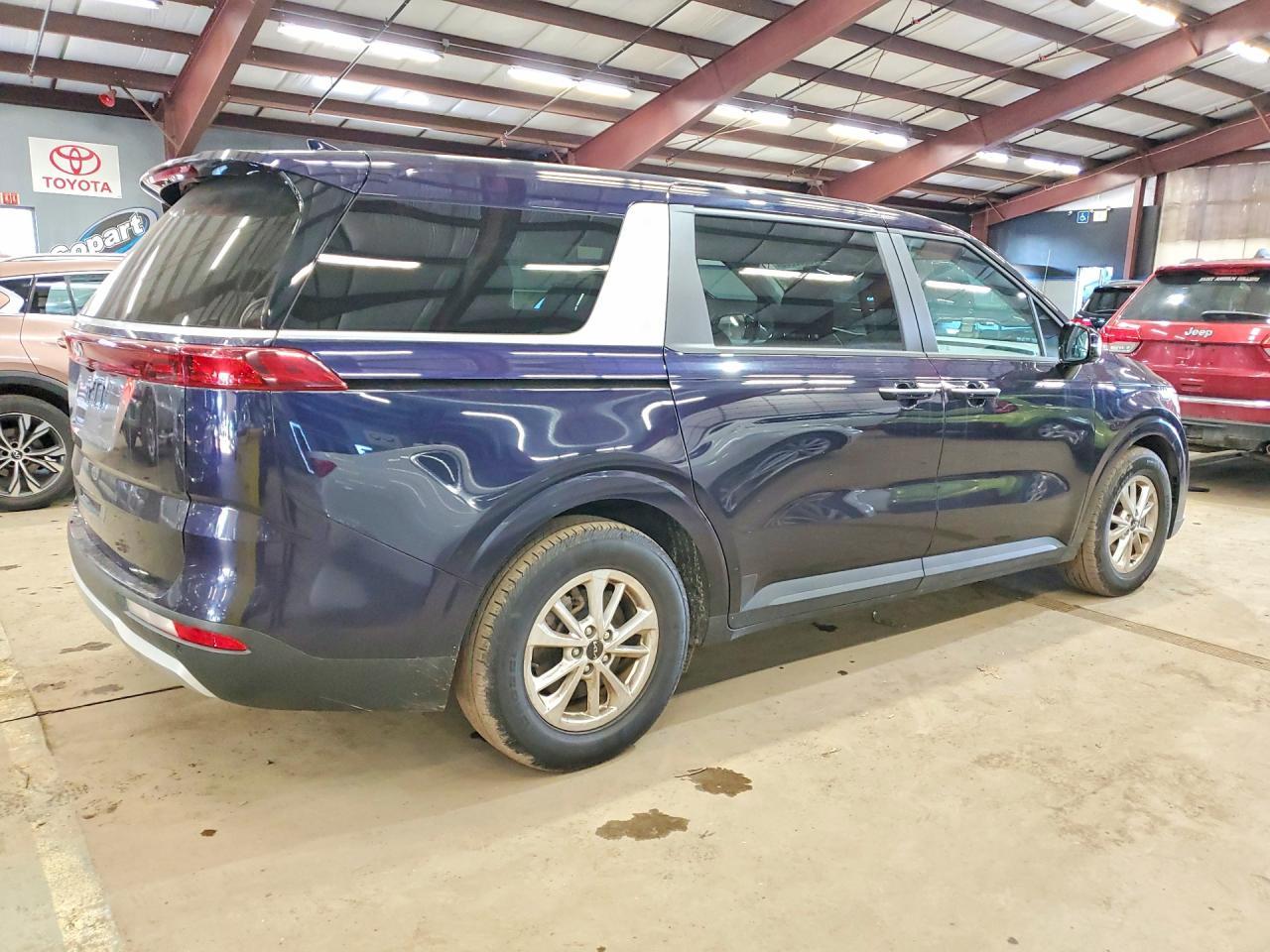 2022 Kia Carnival Lx - Image 3