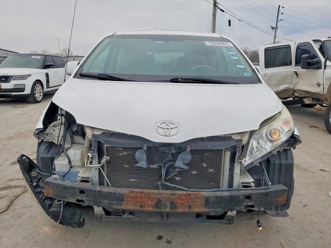 2013 Toyota Sienna Xle 7-Passenger - Image 5