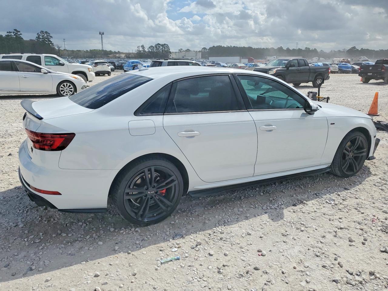 2018 Audi A4 Premium - Фото 3