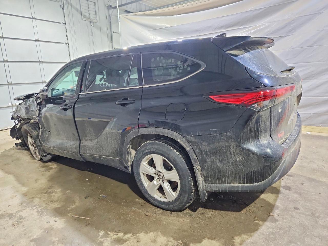 2021 Toyota Highlander Le - Image 2