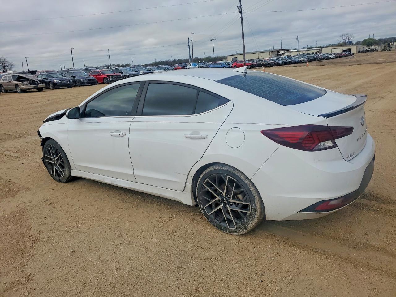 2020 Hyundai Elantra Sport - Фото 2