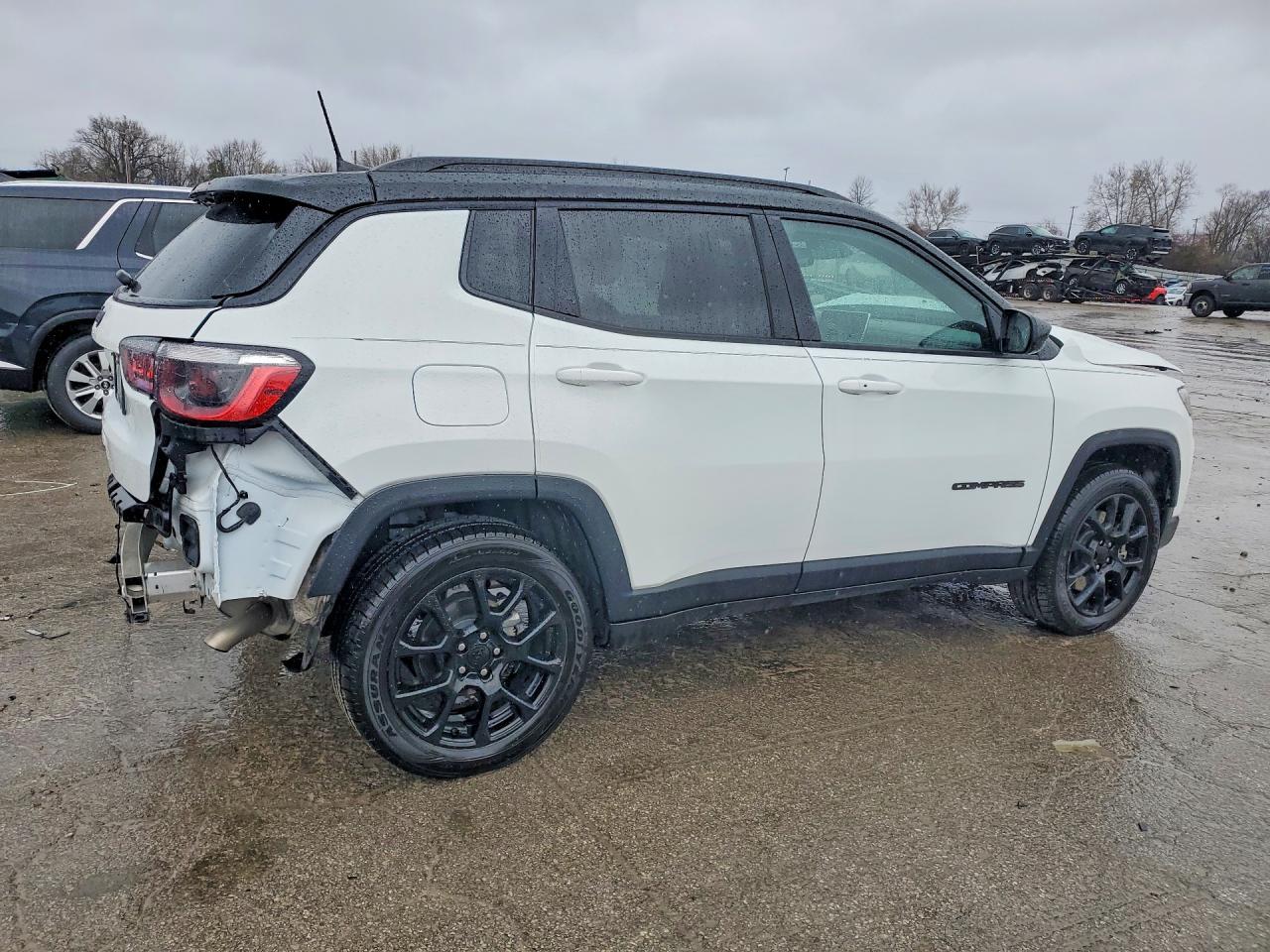 2023 Jeep Compass Latitude - Image 3