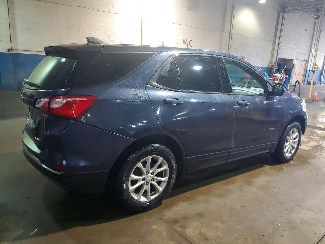 2018 Chevrolet Equinox Ls - Фото 3