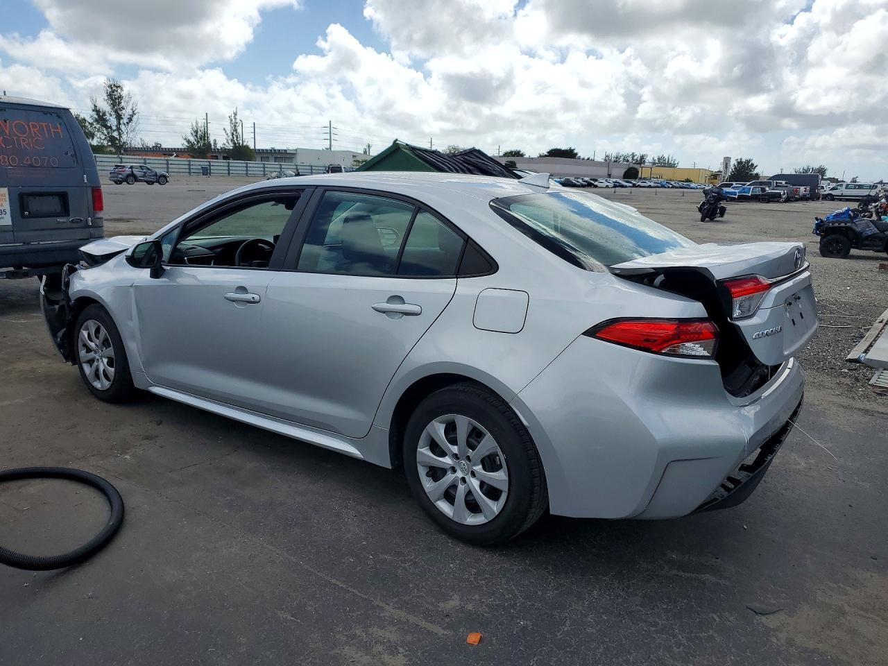 2023 Toyota Corolla Le - Image 2