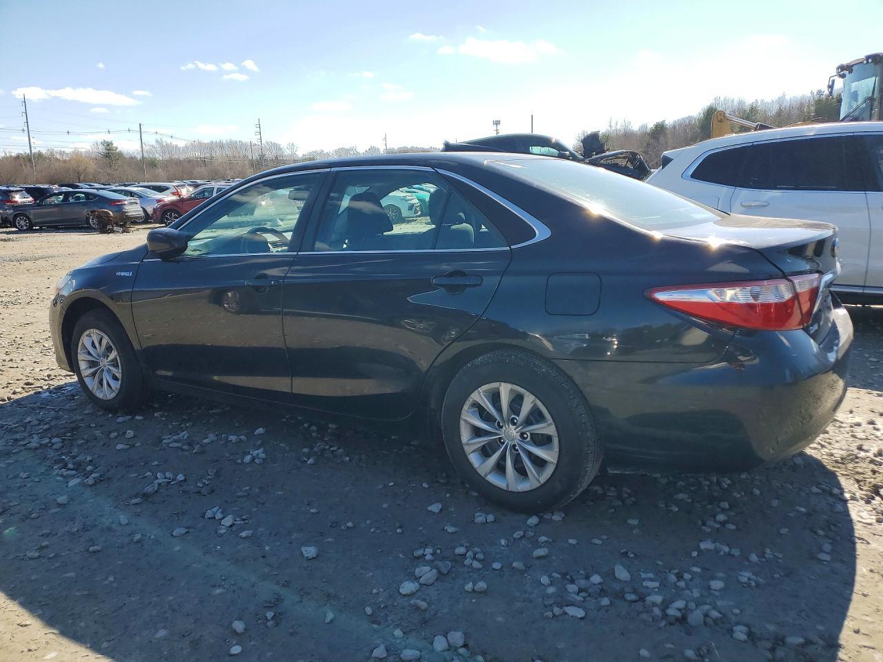 2016 Toyota Camry Hybrid Le - Image 2