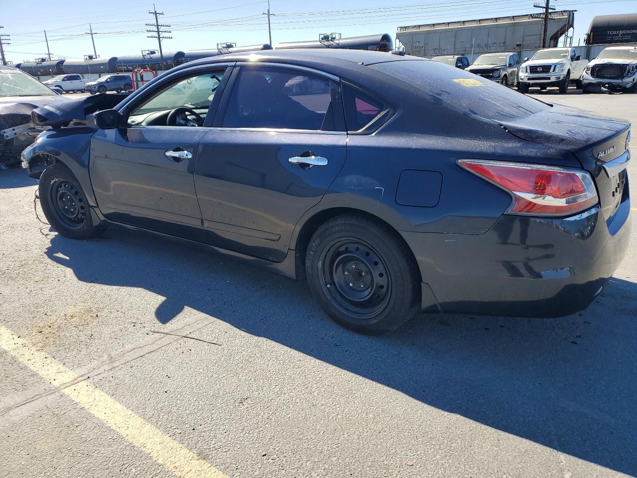 2014 Nissan Altima 2.5 S - Фото 2