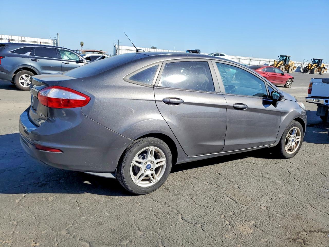 2017 Ford Fiesta Se - Фото 3