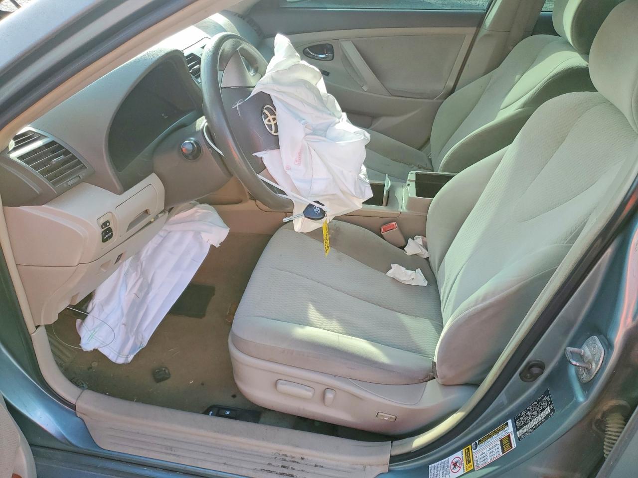 2010 Toyota Camry Le - Image 7