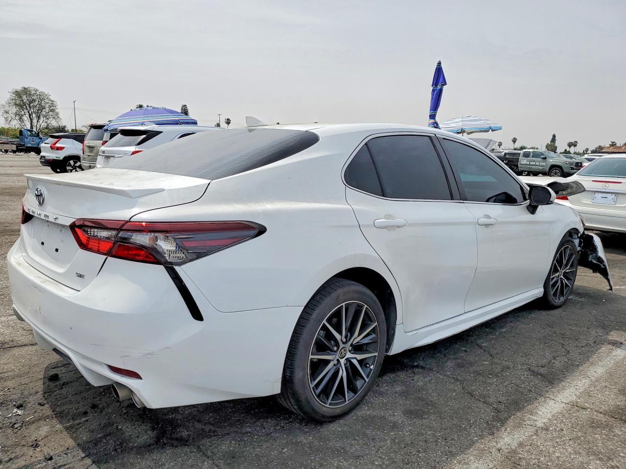 2024 Toyota Camry Se - Image 3