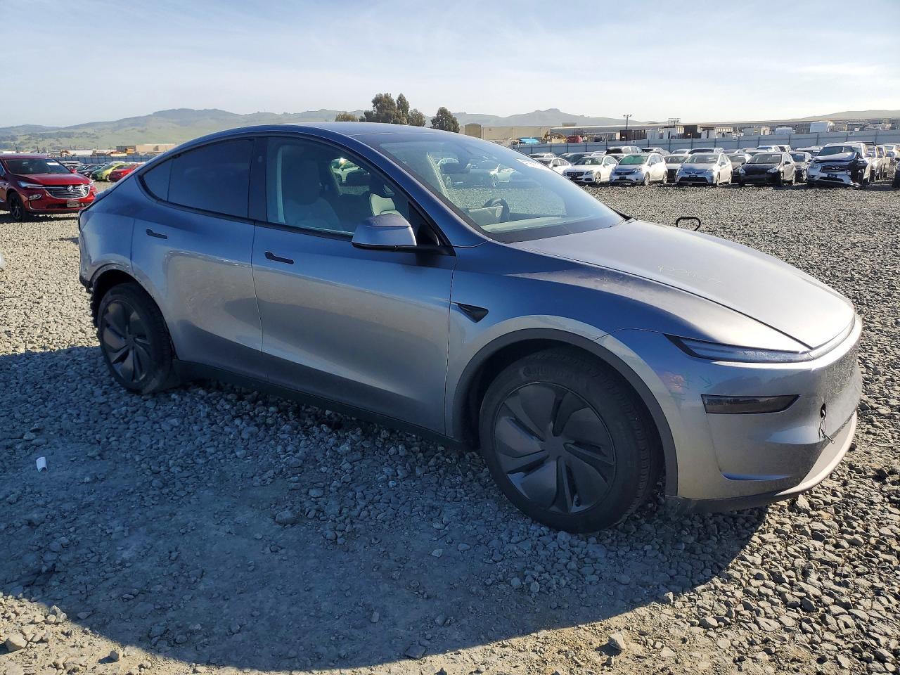 2026 Tesla Model Y - Фото 4