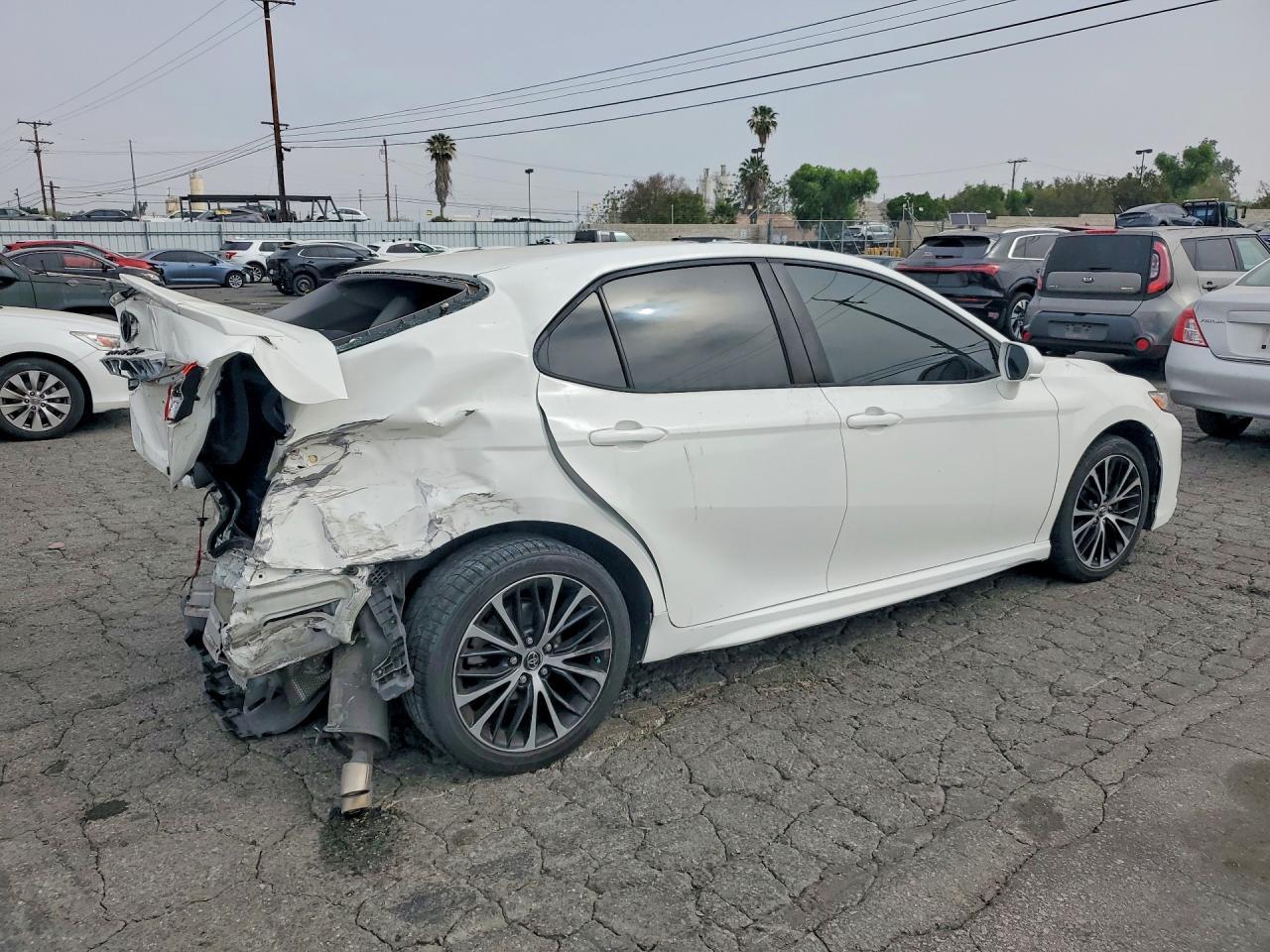 2018 Toyota Camry Se - Image 3