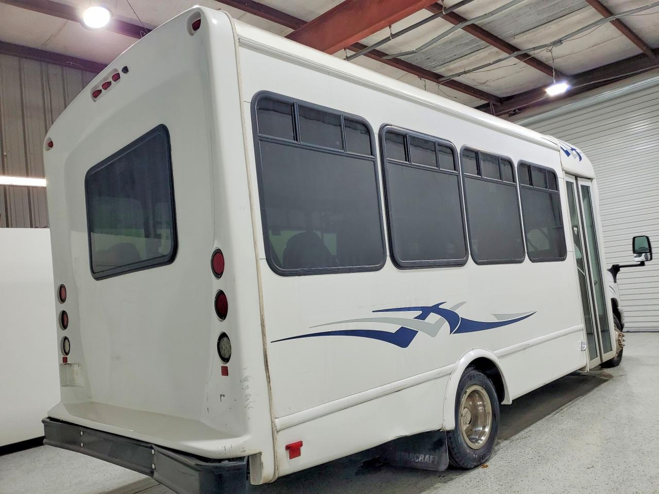 2022 Ford E350 Shuttle Bus - Фото 3