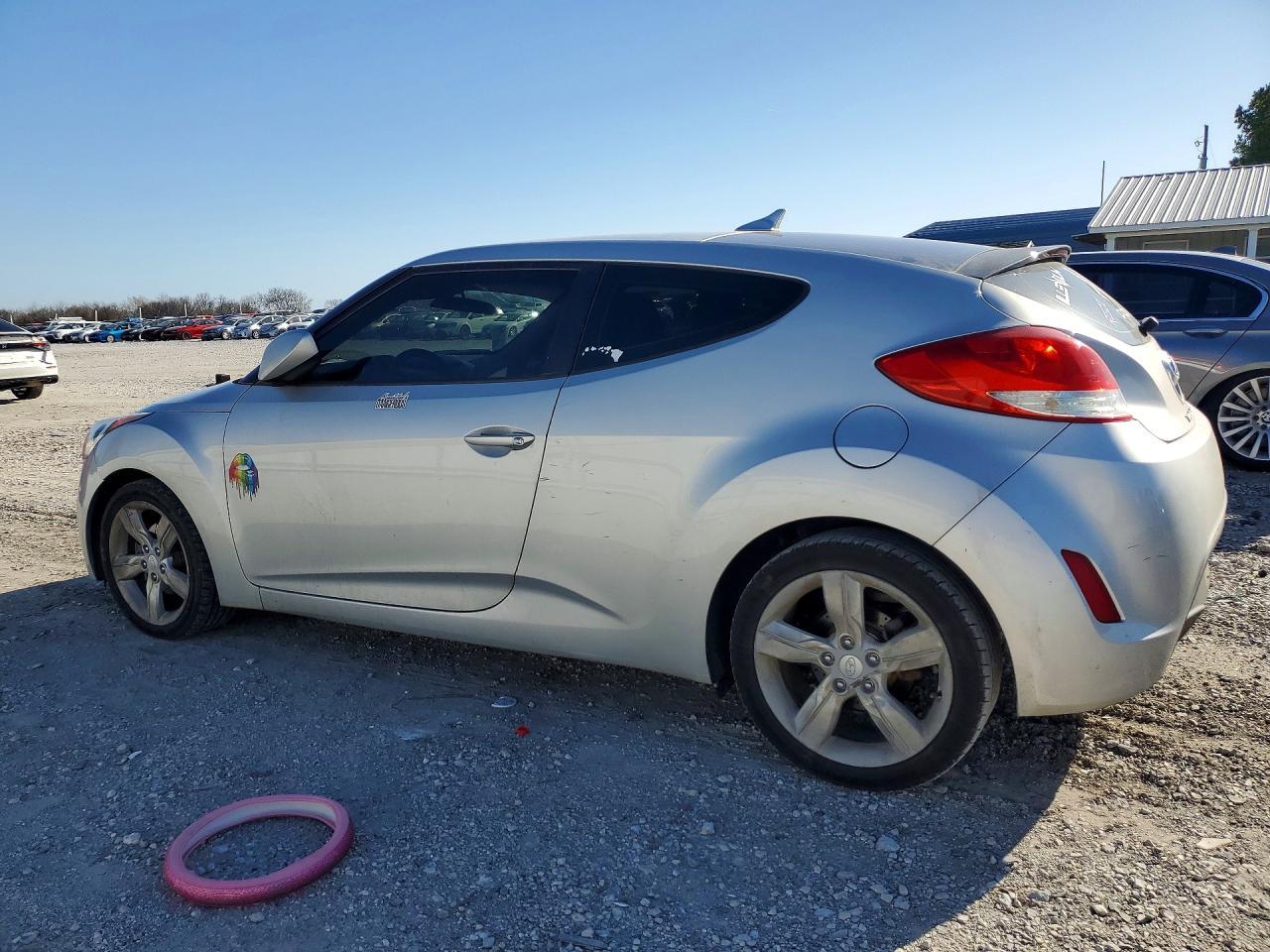 2015 Hyundai Veloster Base - Фото 2