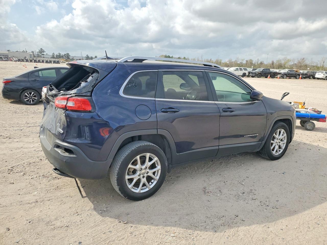 2016 Jeep Cherokee Latitude - Фото 3