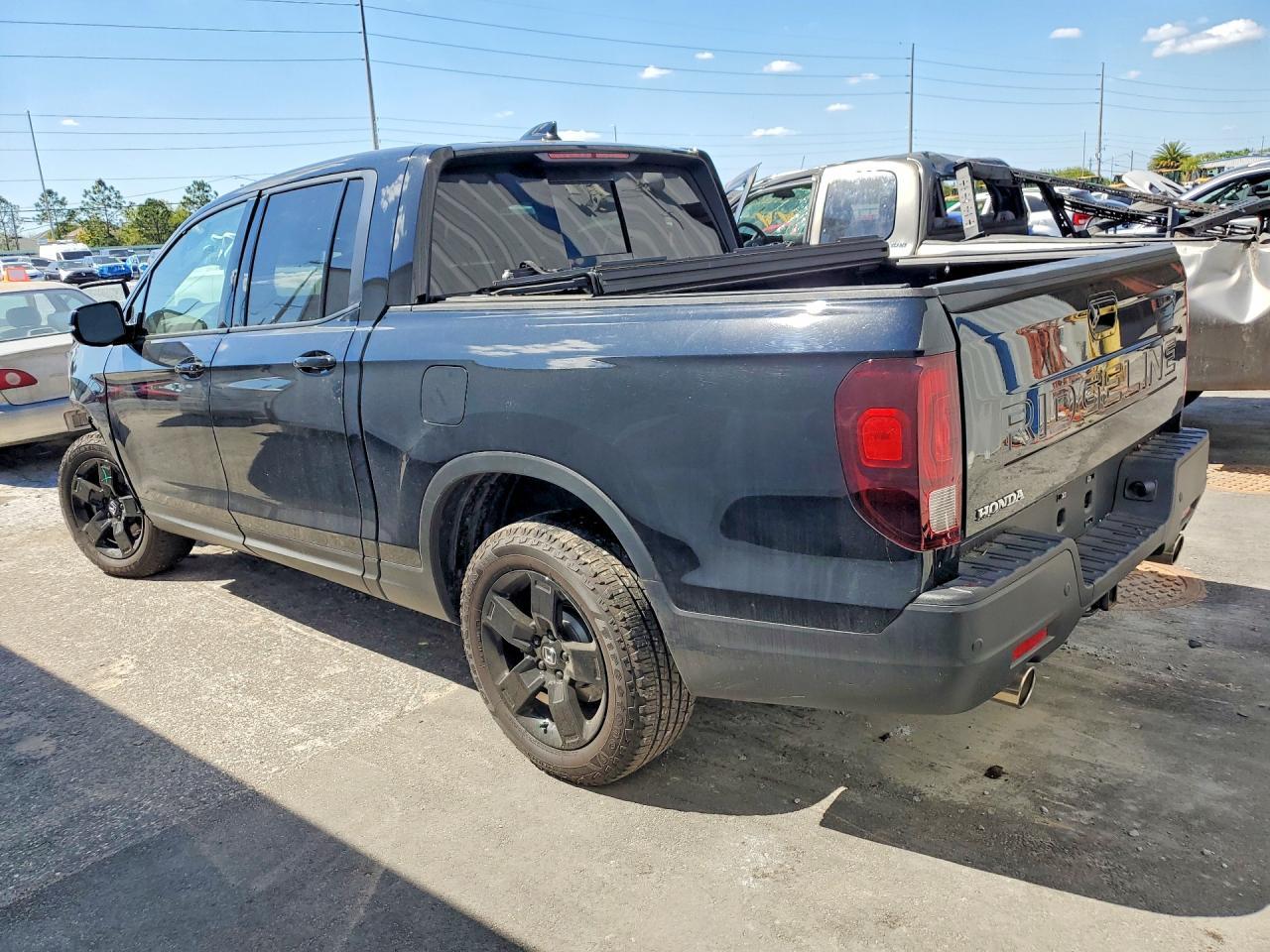 2025 Honda Ridgeline Black Edition - Image 2