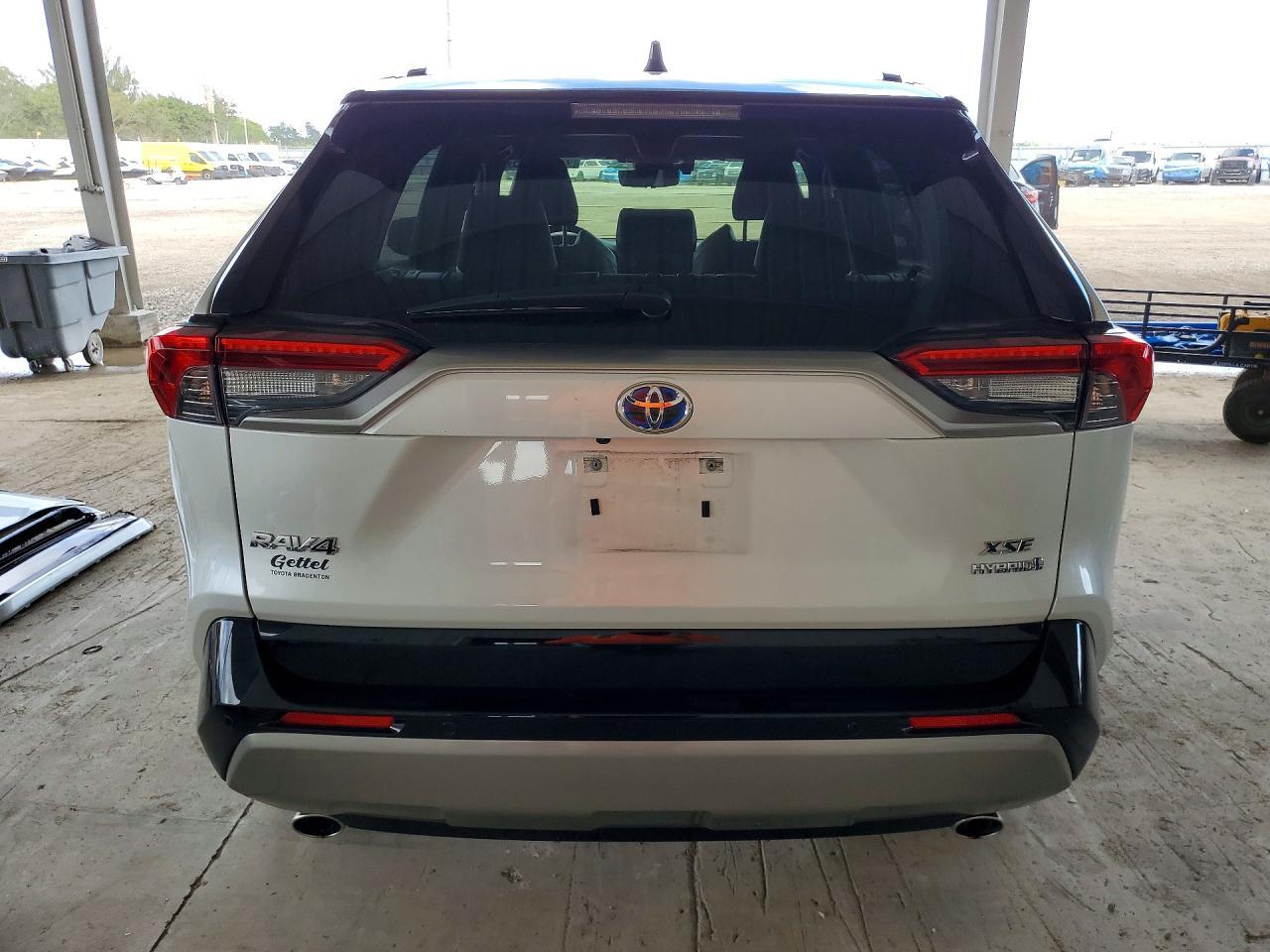 2024 Toyota Rav4 Hybrid Xse - Image 6