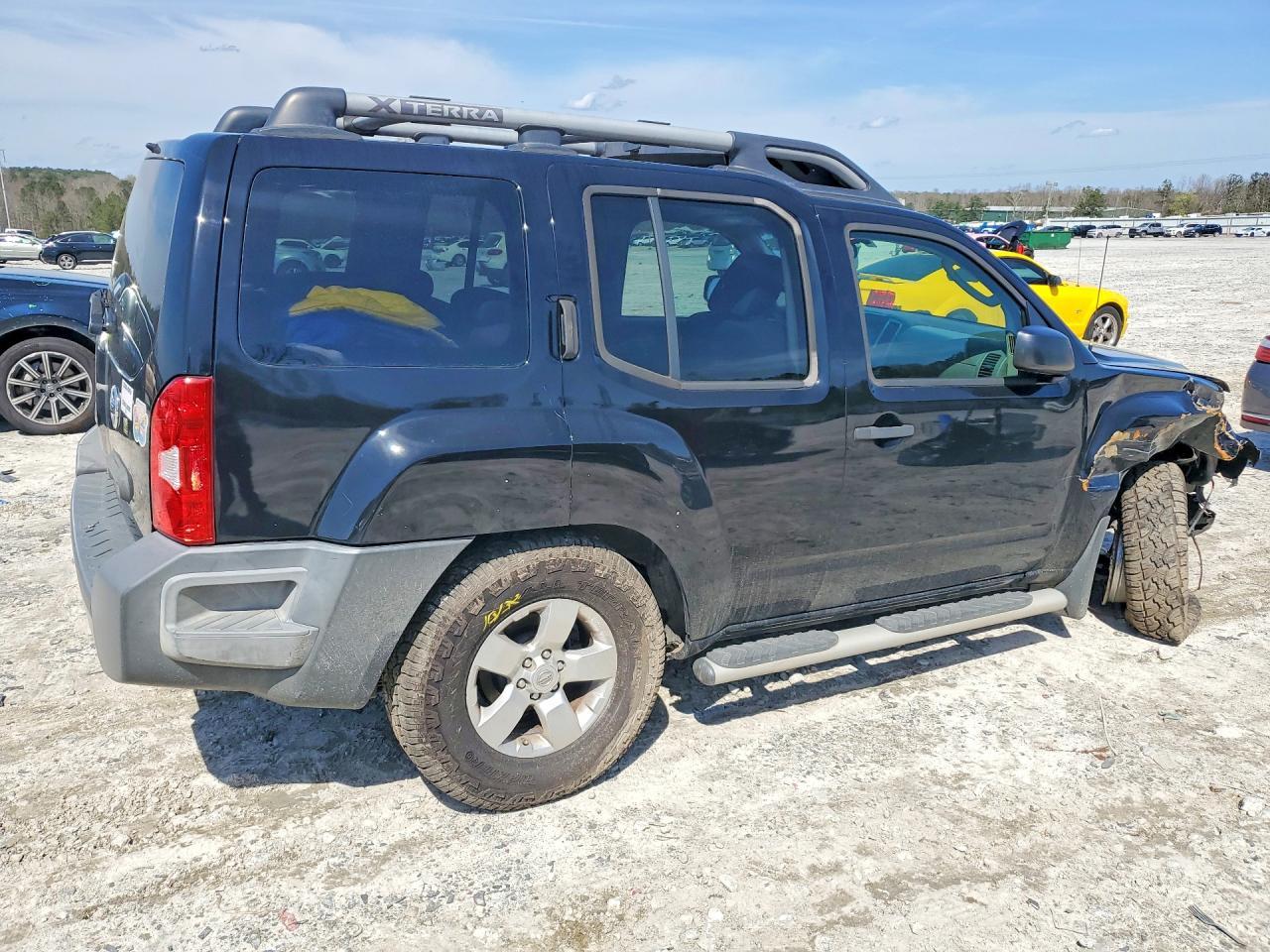 2010 Nissan Xterra - Image 3