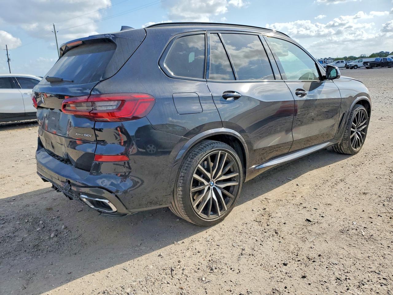 2019 BMW X5 xDrive50I - Image 3