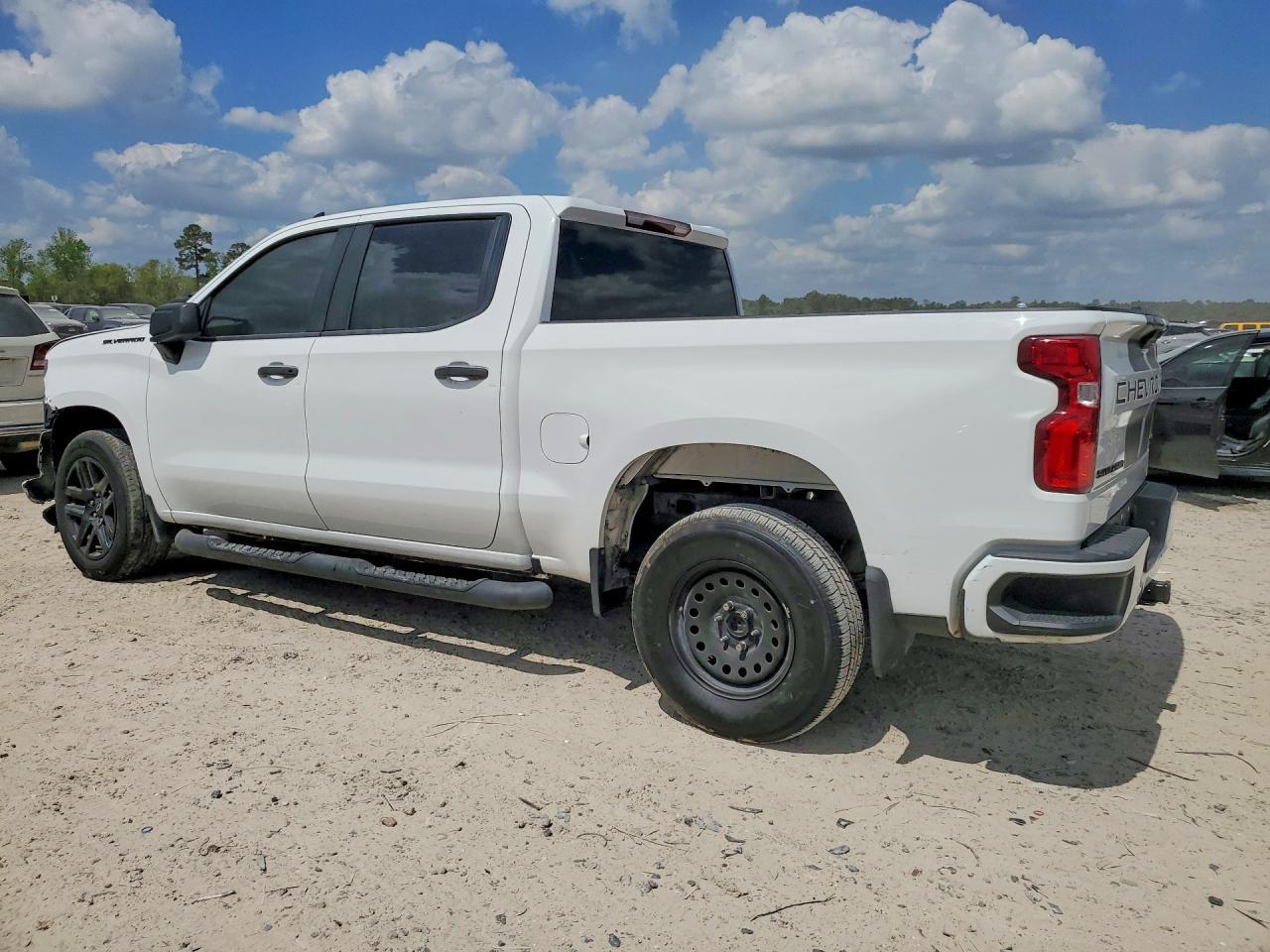 2022 Chevrolet Silverado Ltd C1500 Custom - Фото 2