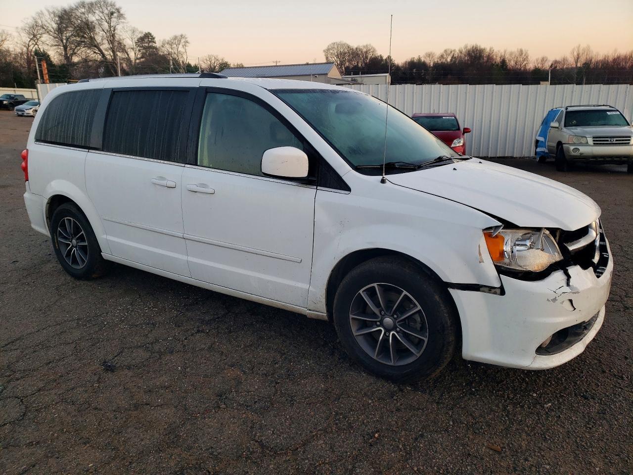 2017 Dodge Grand Caravan Sxt - Фото 4