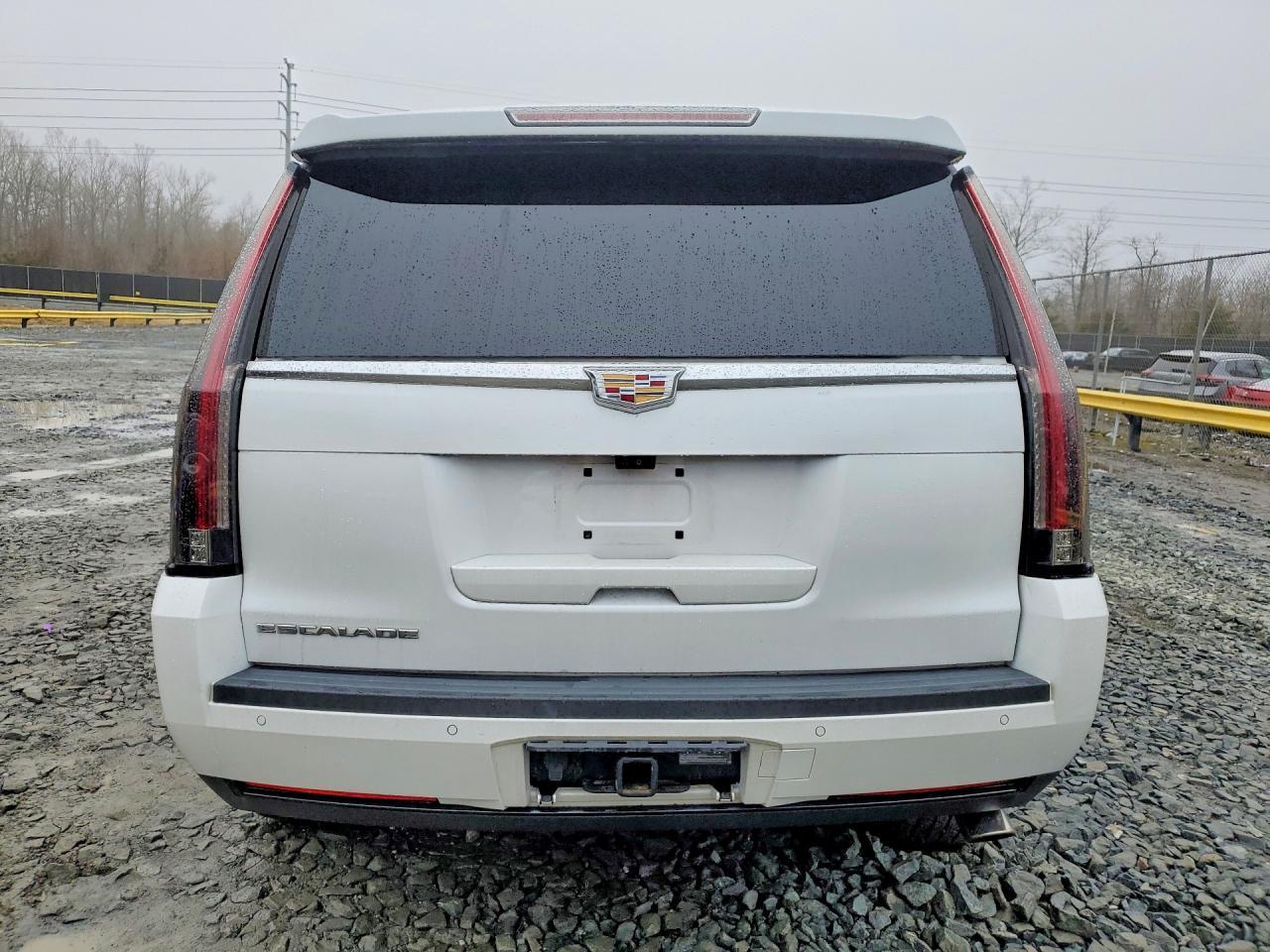2017 Cadillac Escalade Luxury - Image 6
