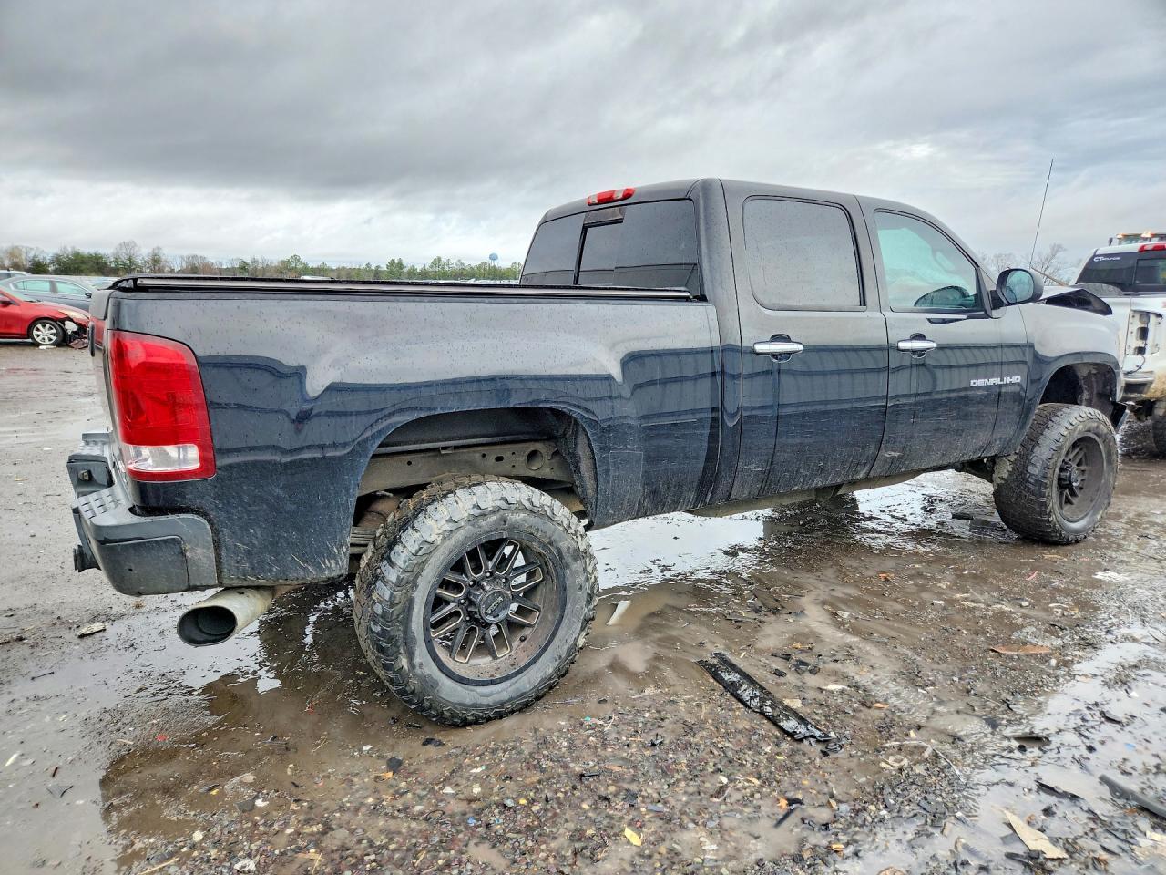 2011 GMC Sierra K2500 Denali - Image 3
