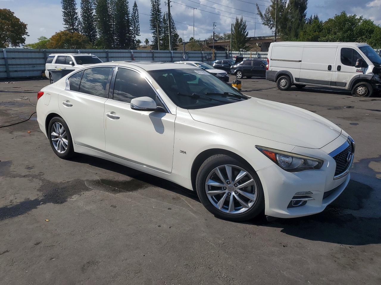 2016 Infiniti Q50 3.0T Premium - Фото 4