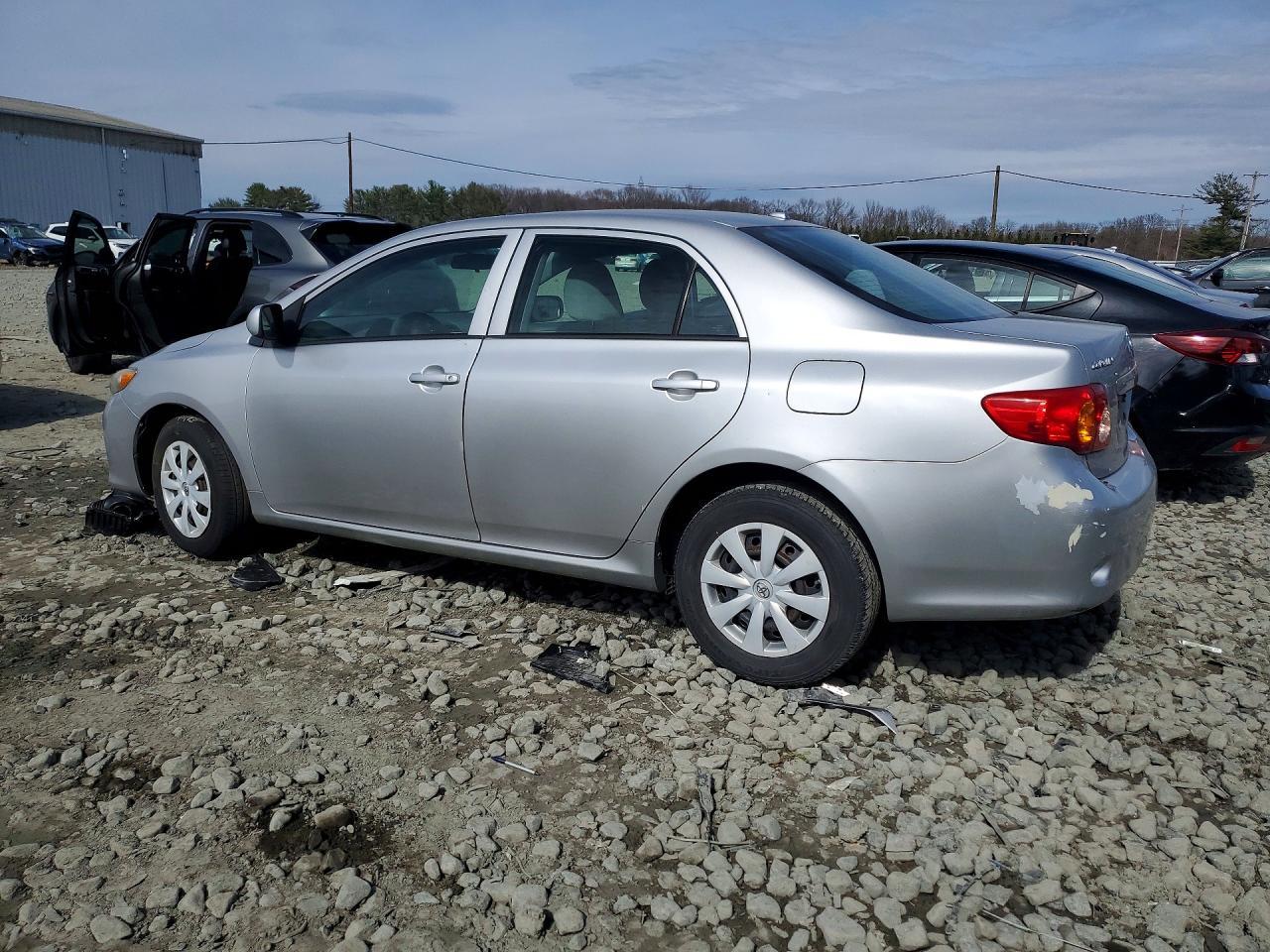 2010 Toyota Corolla Le - Image 2
