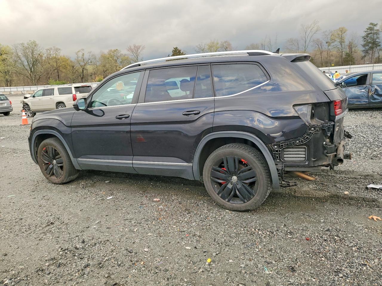 2018 Volkswagen Atlas - Image 2