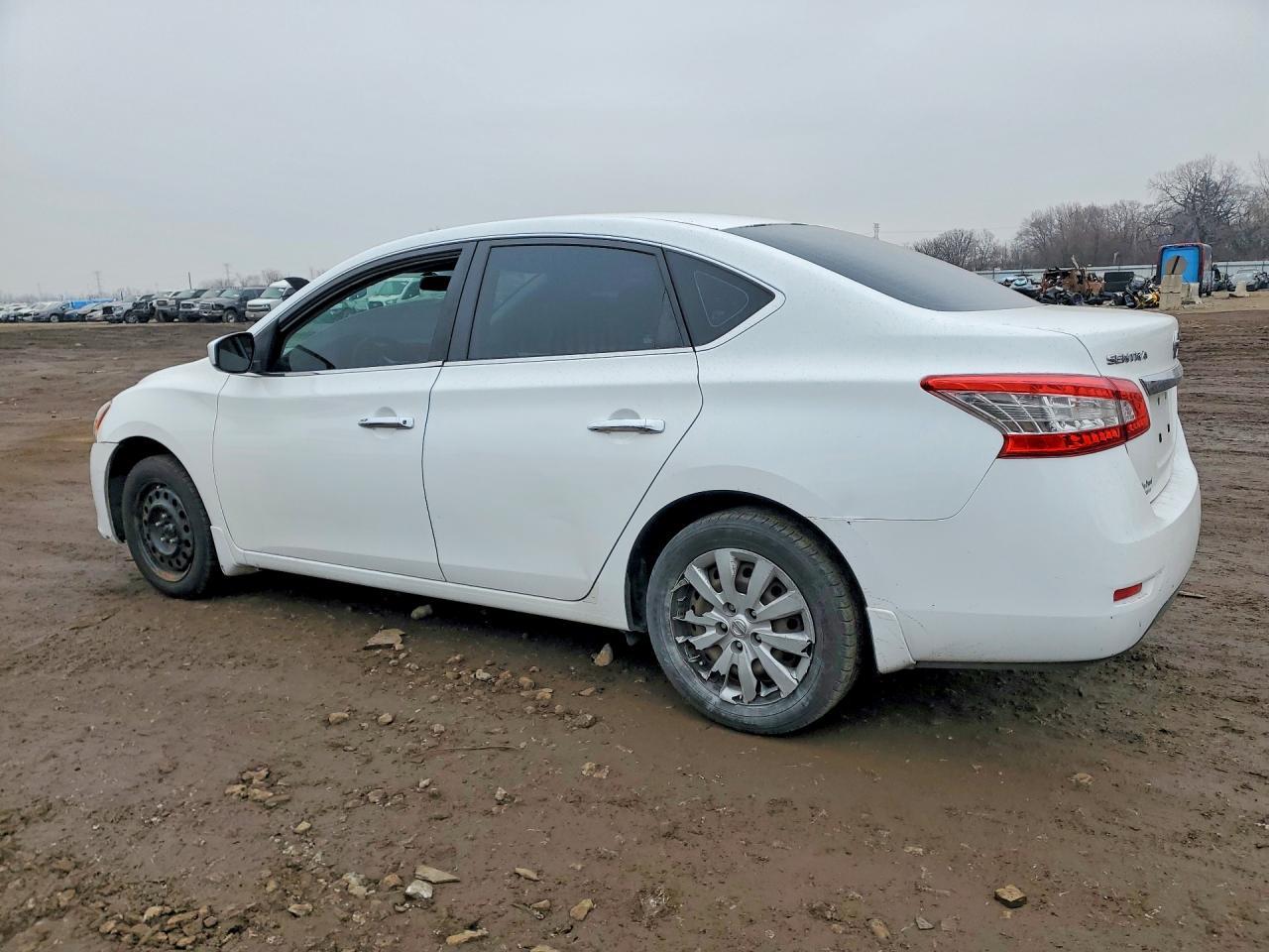2015 Nissan Sentra S - Фото 2