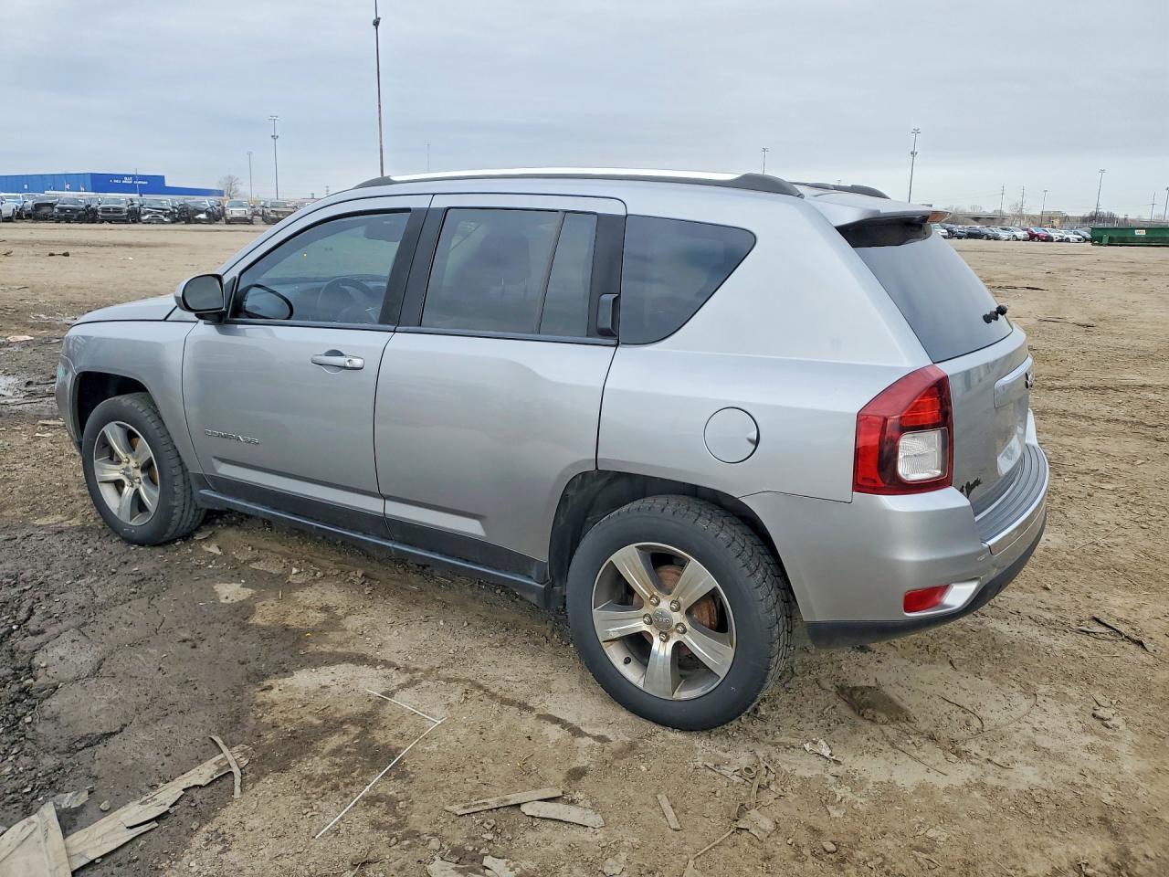 2016 Jeep Compass Latitude - Image 2