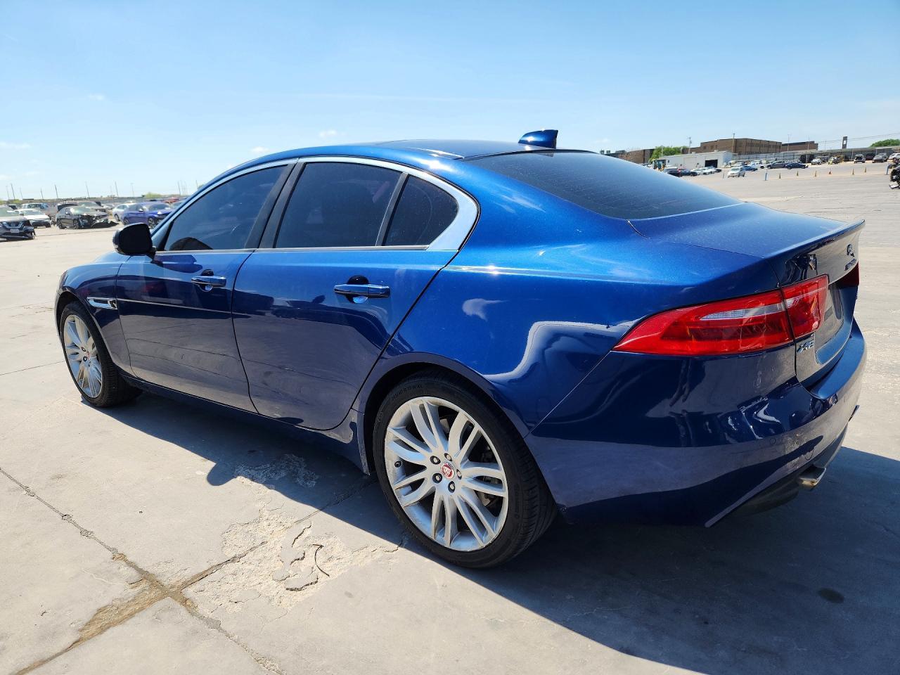 2017 Jaguar Xe Premium - Фото 2