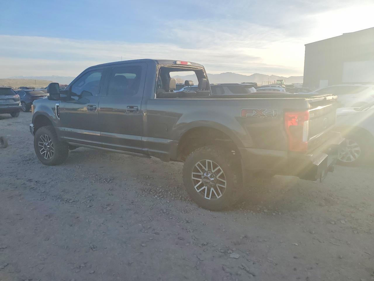 2017 Ford F350 Super Duty - Фото 2