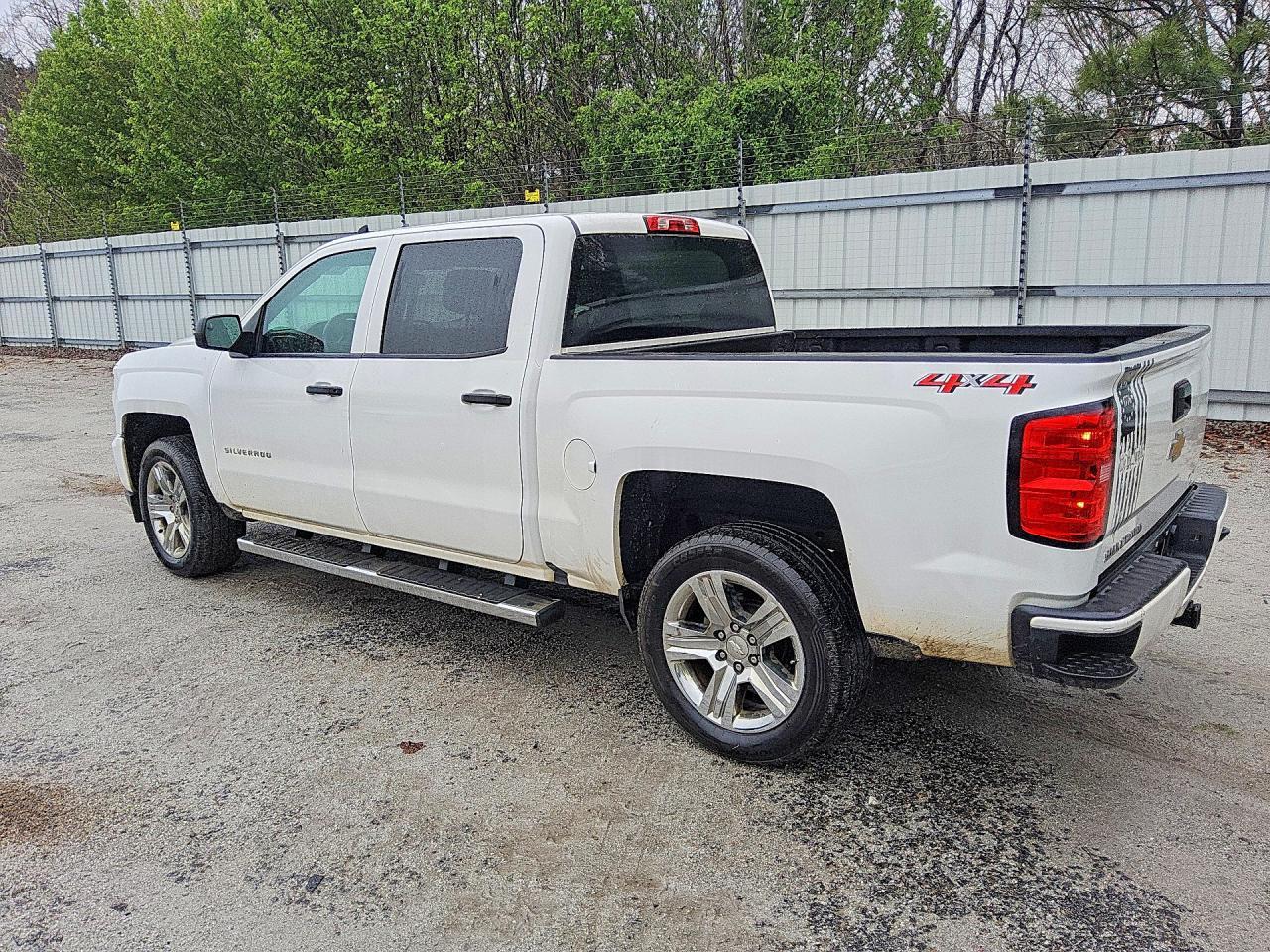 2018 Chevrolet Silverado K1500 Custom - Фото 2