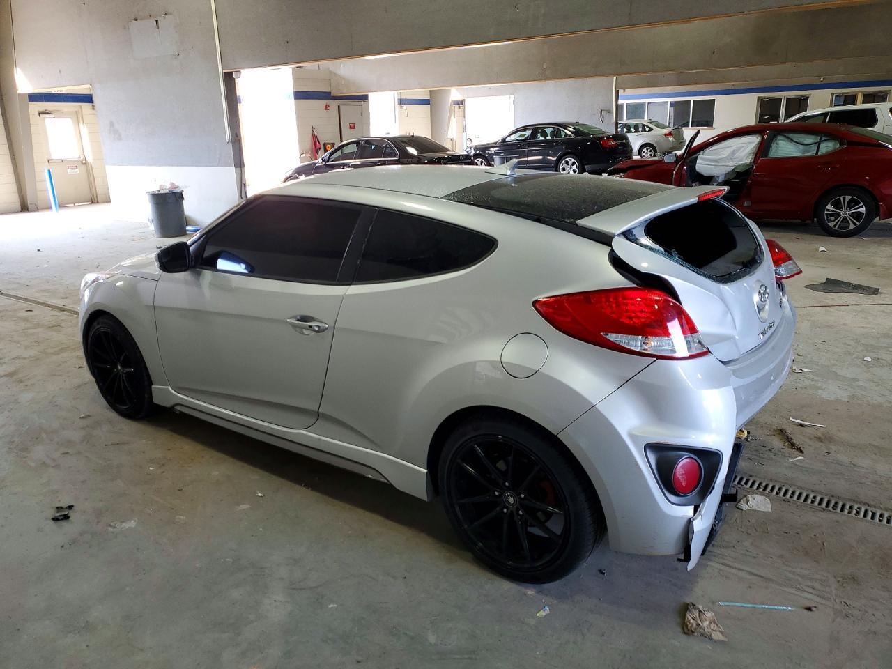 2016 Hyundai Veloster Turbo - Фото 2