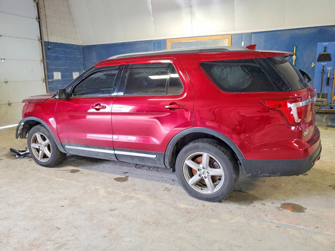 2017 Ford Explorer Xlt - Image 2